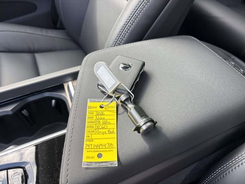 New 2026 Volvo XC60 T8 Ultra w/ Protection Package Premier image 33