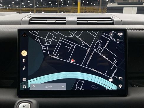 Used 2023 Land Rover Defender 90 X-Dynamic SE image 14