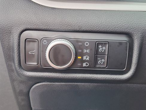 Certified 2023 Ford Explorer XLT RWD image 23