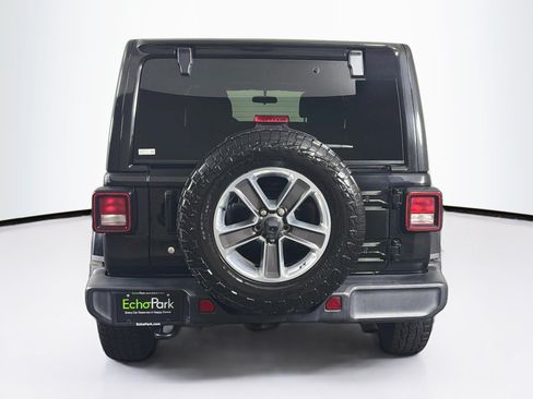 Used 2019 Jeep Wrangler Unlimited Sahara AWD/4WD image 7