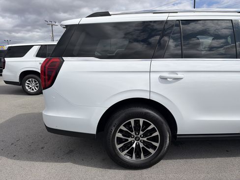Used 2025 Ford Expedition Platinum AWD/4WD image 6