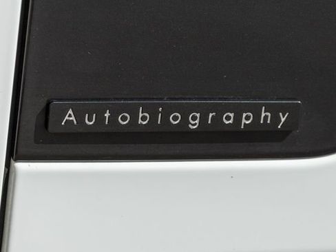 Used 2025 Land Rover Range Rover Autobiography AWD/4WD image 6