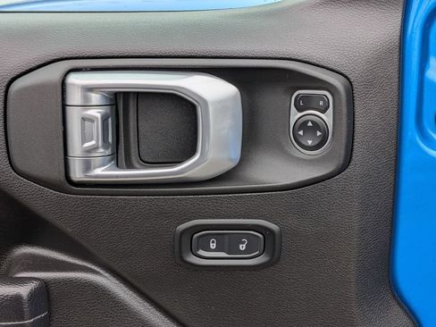 Used 2024 Jeep Wrangler Unlimited w/ Convenience Group AWD/4WD image 11