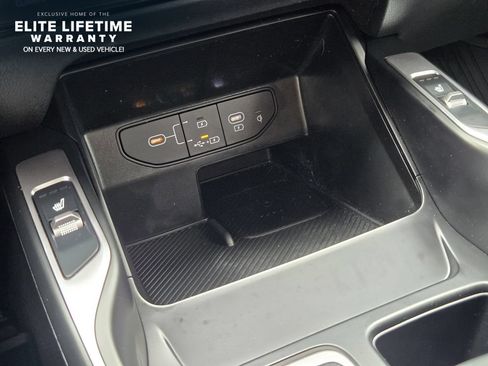 Certified 2025 Kia Sorento S FWD image 18