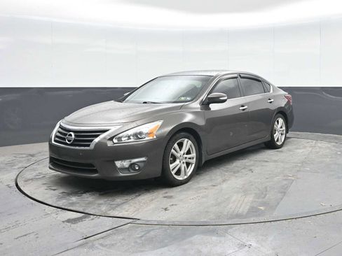 Used 2013 Nissan Altima 3.5 SV w/ Navigation Pkg FWD image 5