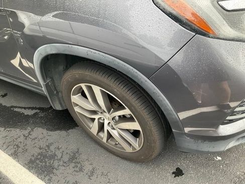 Used 2017 Honda Pilot Touring image 3