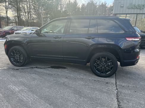 Used 2023 Jeep Grand Cherokee 30th Anniversary image 10