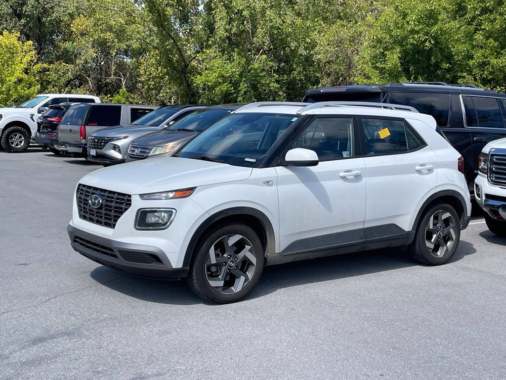 Used 2025 Hyundai Venue SEL FWD image 4