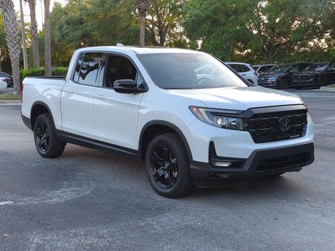 Used 2025 Honda Ridgeline Black Edition image 3