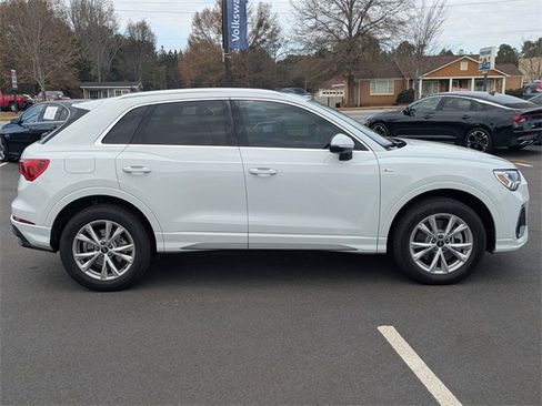 Used 2024 Audi Q3 2.0T Premium Plus image 3