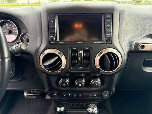 Used 2016 Jeep Wrangler Unlimited Sahara AWD/4WD image 23
