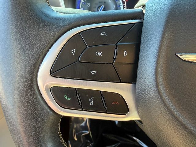 Used 2022 Chrysler Pacifica Touring-L FWD image 13