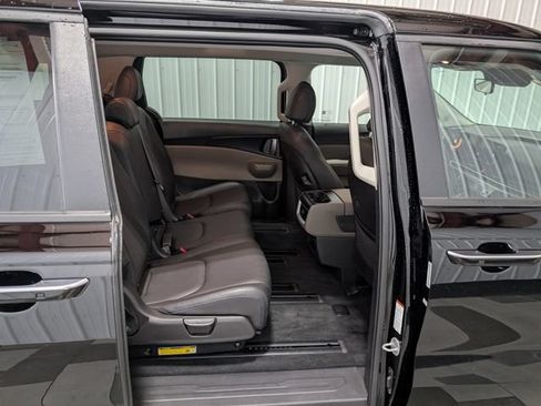 Used 2026 Kia Carnival FWD image 25