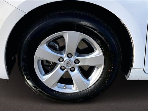 Used 2017 Toyota Sienna LE image 9