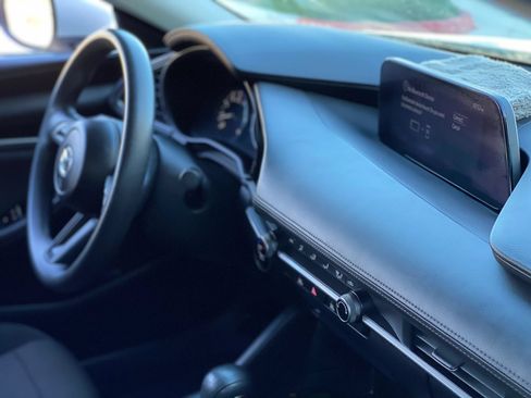Used 2020 MAZDA MAZDA3 Sedan FWD image 12