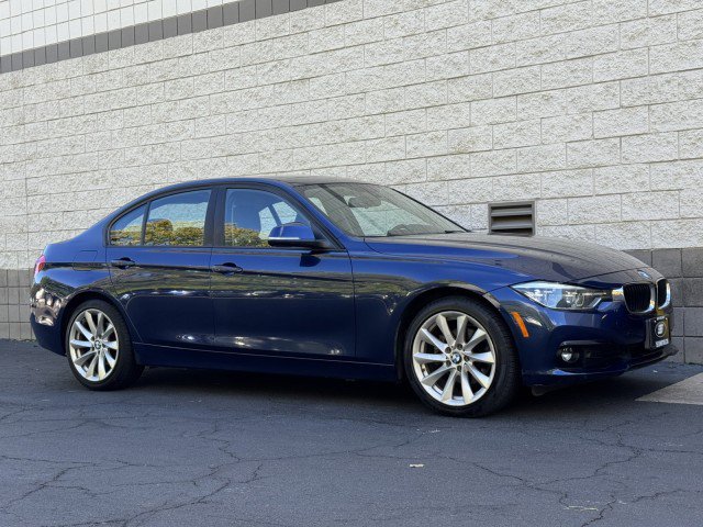 Used 2018 BMW 320i xDrive Sedan w/ Convenience Package AWD/4WD image 4