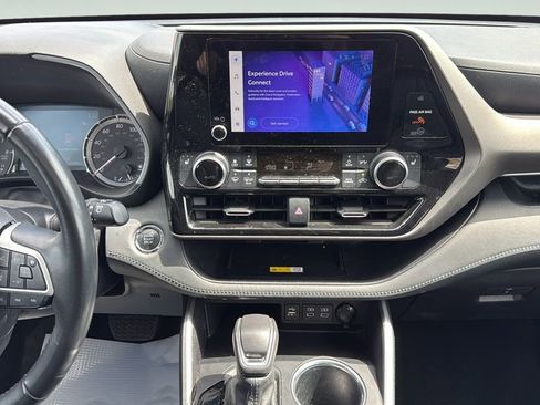 Used 2023 Toyota Highlander XLE AWD/4WD image 17