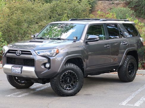 Used 2020 Toyota 4Runner TRD Off-Road Premium w/ Moonroof Package image 4