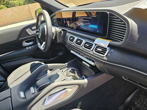 New 2026 Mercedes-Benz GLS 580 4MATIC image 11