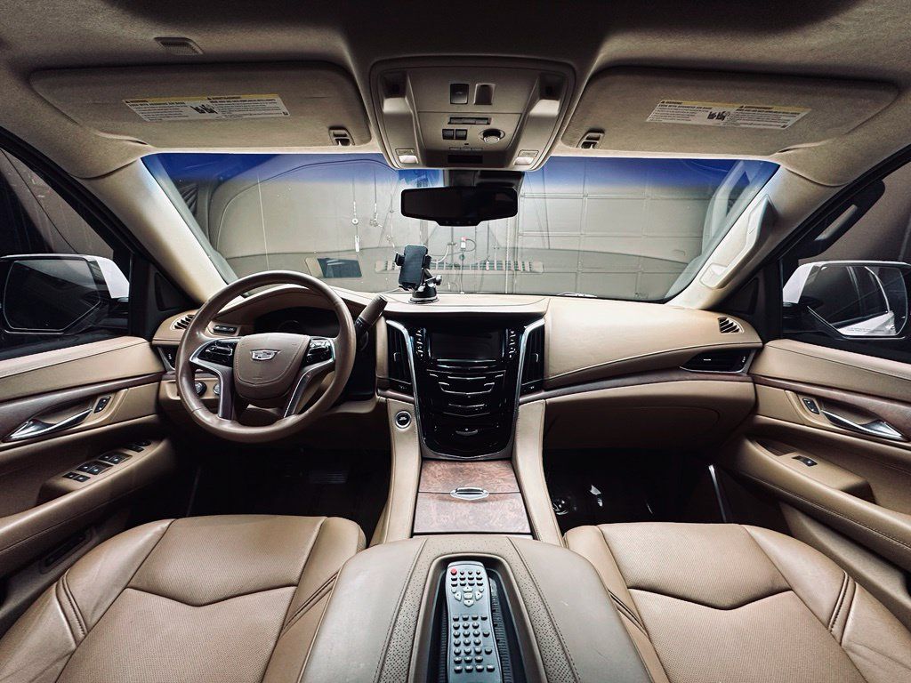 Used 2016 Cadillac Escalade Platinum AWD/4WD image 36