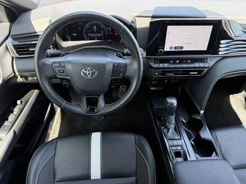 Used 2025 Toyota Camry SE FWD image 12