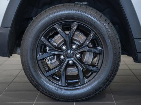 Used 2024 Jeep Grand Cherokee L Laredo AWD/4WD image 16