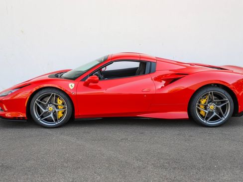 Certified 2022 Ferrari F8 Tributo RWD image 32