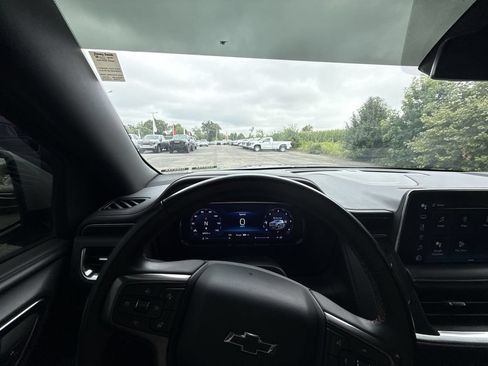 Used 2023 Chevrolet Suburban RST w/ Luxury Package AWD/4WD image 17
