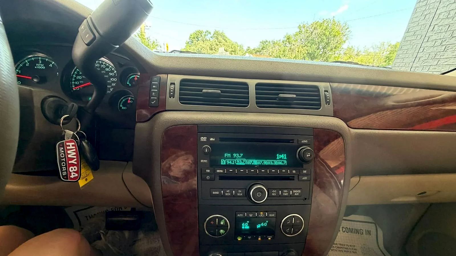 Used 2014 Chevrolet Suburban LT RWD image 24