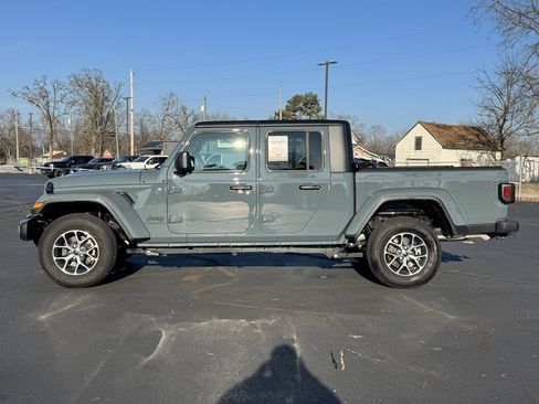 Used 2024 Jeep Gladiator Sport image 27