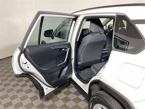 Used 2019 Toyota RAV4 LE w/ Carpet Mat Package image 28