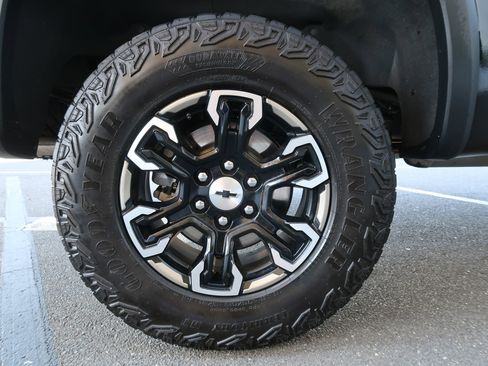 Certified 2025 Chevrolet Silverado 1500 ZR2 w/ Technology Package AWD/4WD image 45