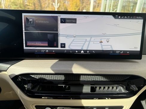 Used 2025 BMW 330i xDrive Sedan w/ Premium Package image 15