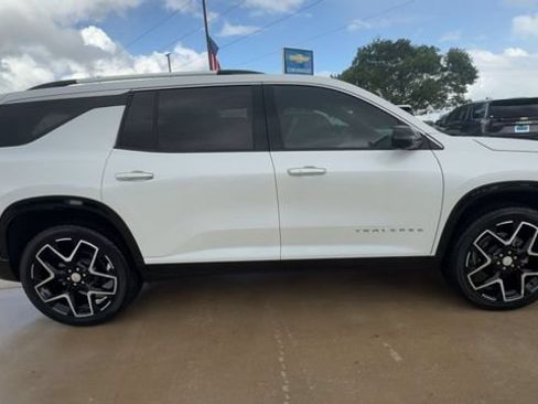 Used 2025 Chevrolet Traverse High Country w/ LPO, Floor Liner Package FWD image 9