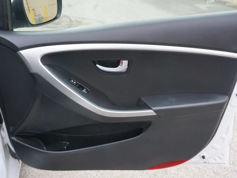 Used 2014 Hyundai Elantra GT FWD image 13
