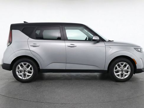Used 2025 Kia Soul LX w/ LX Technology Package FWD image 8