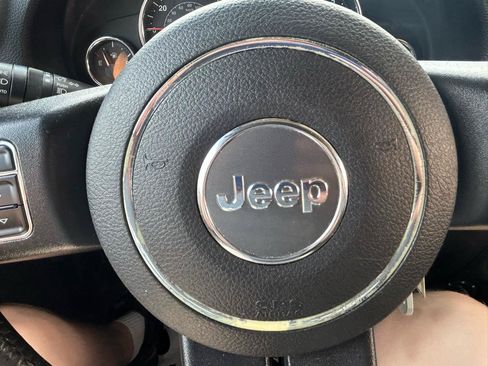 Used 2015 Jeep Wrangler Unlimited Sahara w/ Connectivity Group AWD/4WD image 19