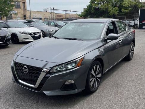 Used 2022 Nissan Altima 2.5 SV w/ SV Premium Package image 1