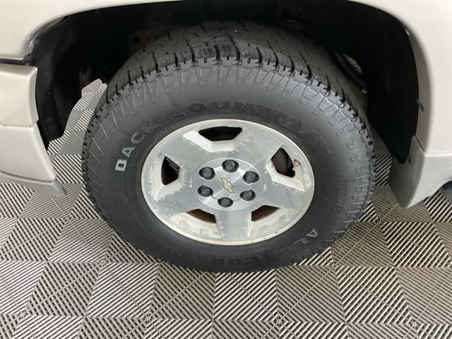 Used 2005 Chevrolet Suburban Z71 w/ Preferred Equipment Group AWD/4WD image 25