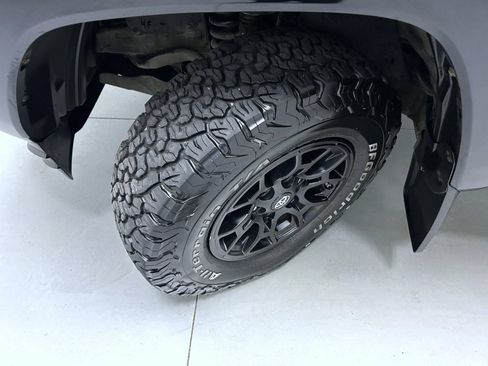 Used 2020 Toyota Tacoma SR5 AWD/4WD image 22