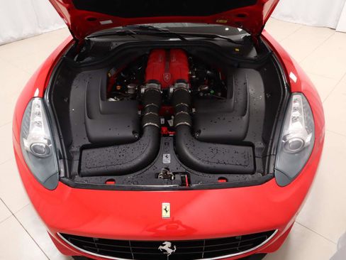Used 2014 Ferrari California RWD image 20