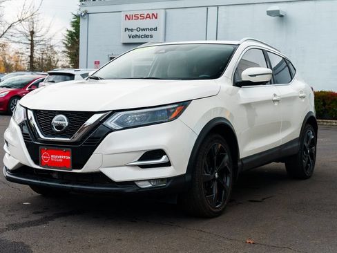Used 2020 Nissan Rogue Sport SL w/ Premium Package FWD image 3