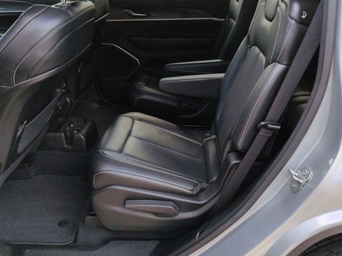 Used 2023 Jeep Grand Cherokee L Limited w/ Luxury Tech Group II image 22