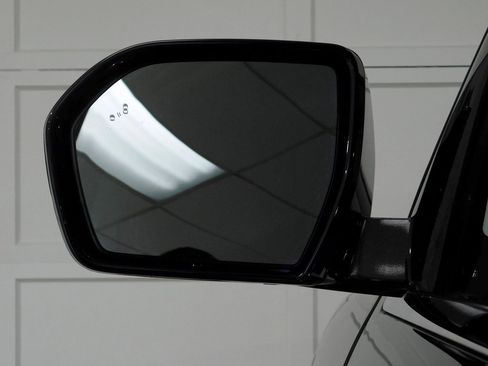 Used 2024 Ford Expedition XLT image 24