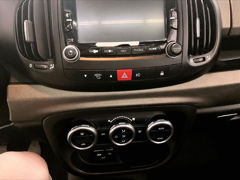 Used 2014 FIAT 500L Trekking w/ Popular Equipment Group FWD image 33