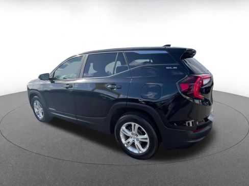 Used 2024 GMC Terrain SLE FWD image 10