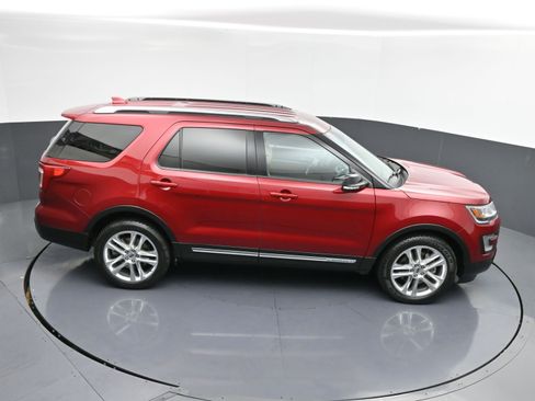 Used 2017 Ford Explorer XLT w/ Equipment Group 202A image 35