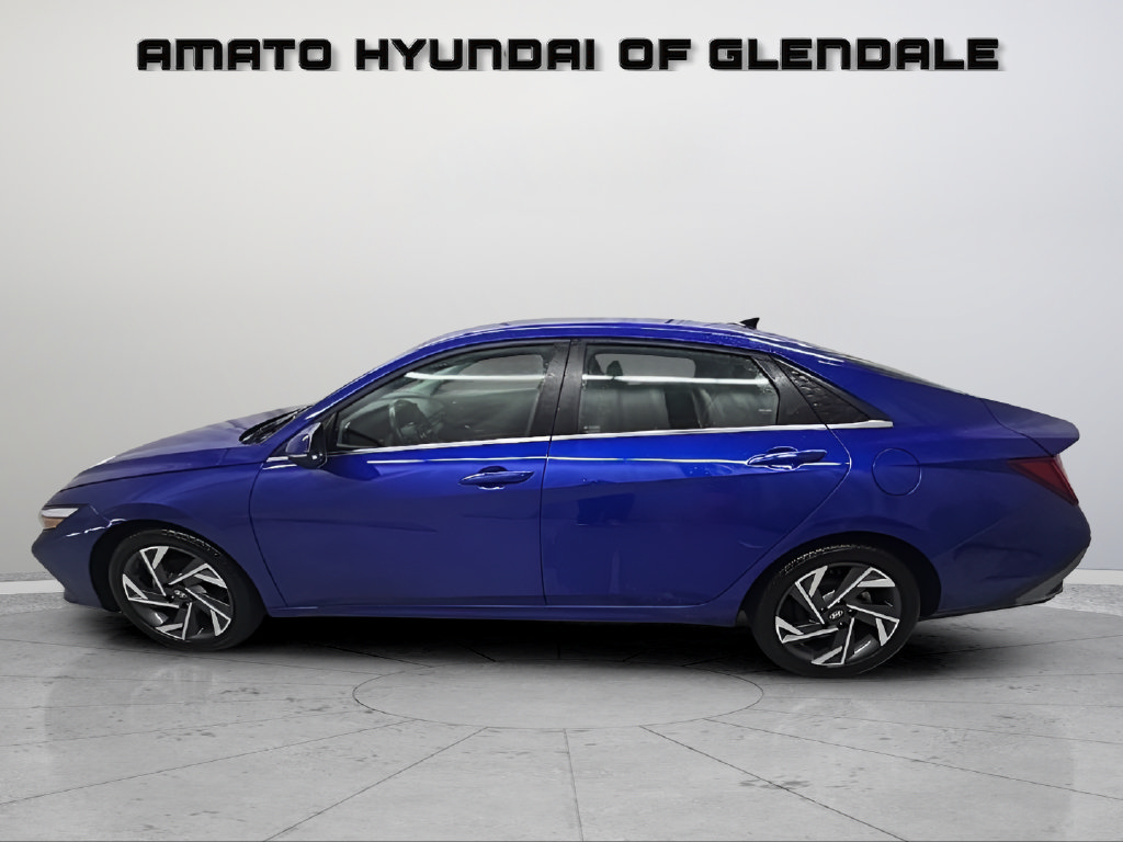 Certified 2025 Hyundai Elantra Limited FWD image 3
