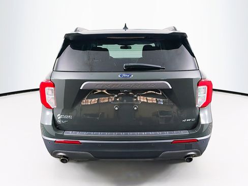 Used 2022 Ford Explorer XLT w/ Equipment Group 202A image 7