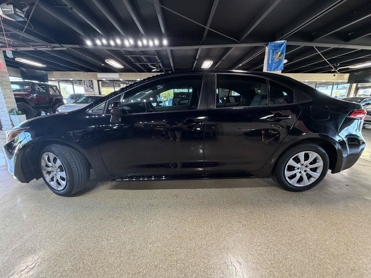 Used 2023 Toyota Corolla LE FWD image 4